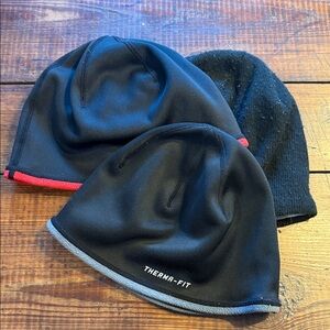 3 men's winter hats Nike and EMS - Black Beanies